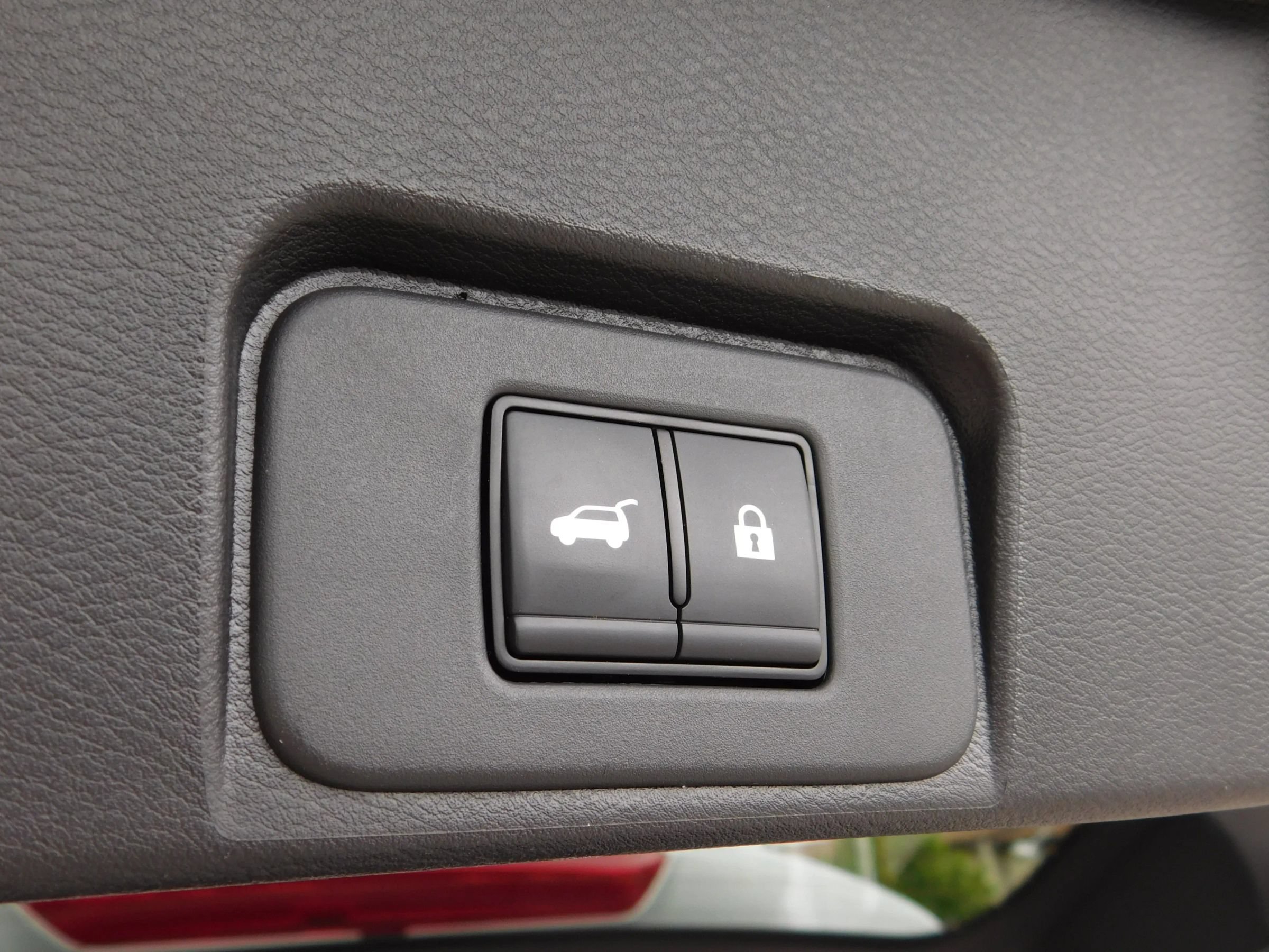 Used 2024 Nissan Rogue SV AWD/4WD image 9
