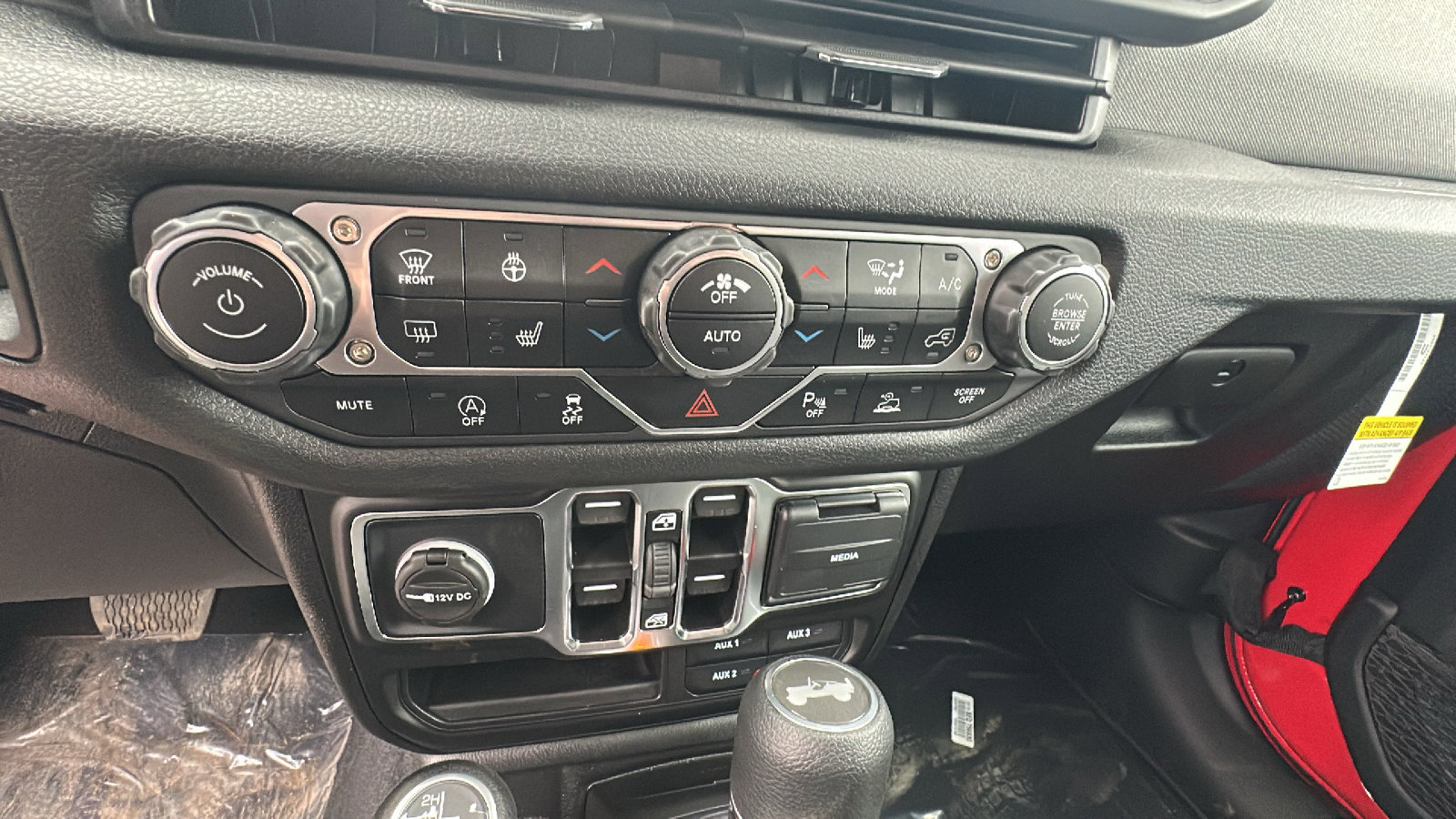 New 2025 Jeep Wrangler Sport S image 33