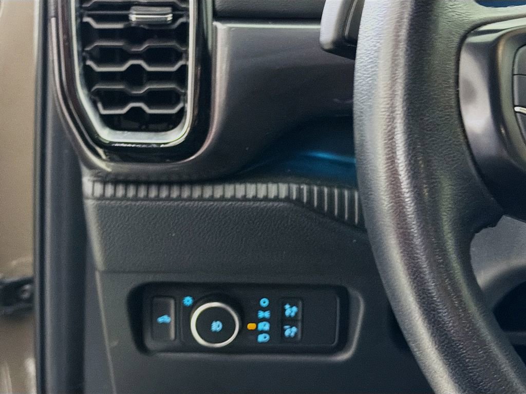 Used 2025 Ford Ranger Lariat w/ FX4 Off-Road Package image 12