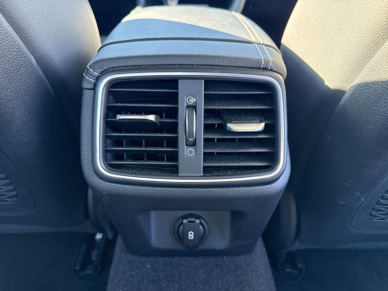 Used 2020 Genesis G70 2.0T image 24