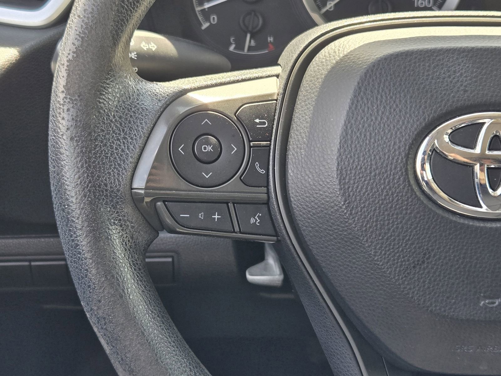 Used 2020 Toyota Corolla LE FWD image 25