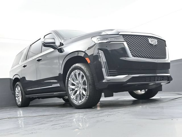 Used 2023 Cadillac Escalade ESV Premium Luxury w/ LPO, Radiant Package AWD/4WD image 30