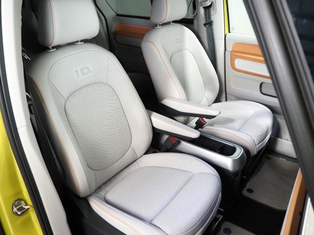 Used 2025 Volkswagen ID. Buzz 1st Edition image 2