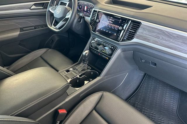 Used 2022 Volkswagen Atlas Cross Sport SE w/ Panoramic Sunroof Package FWD image 19