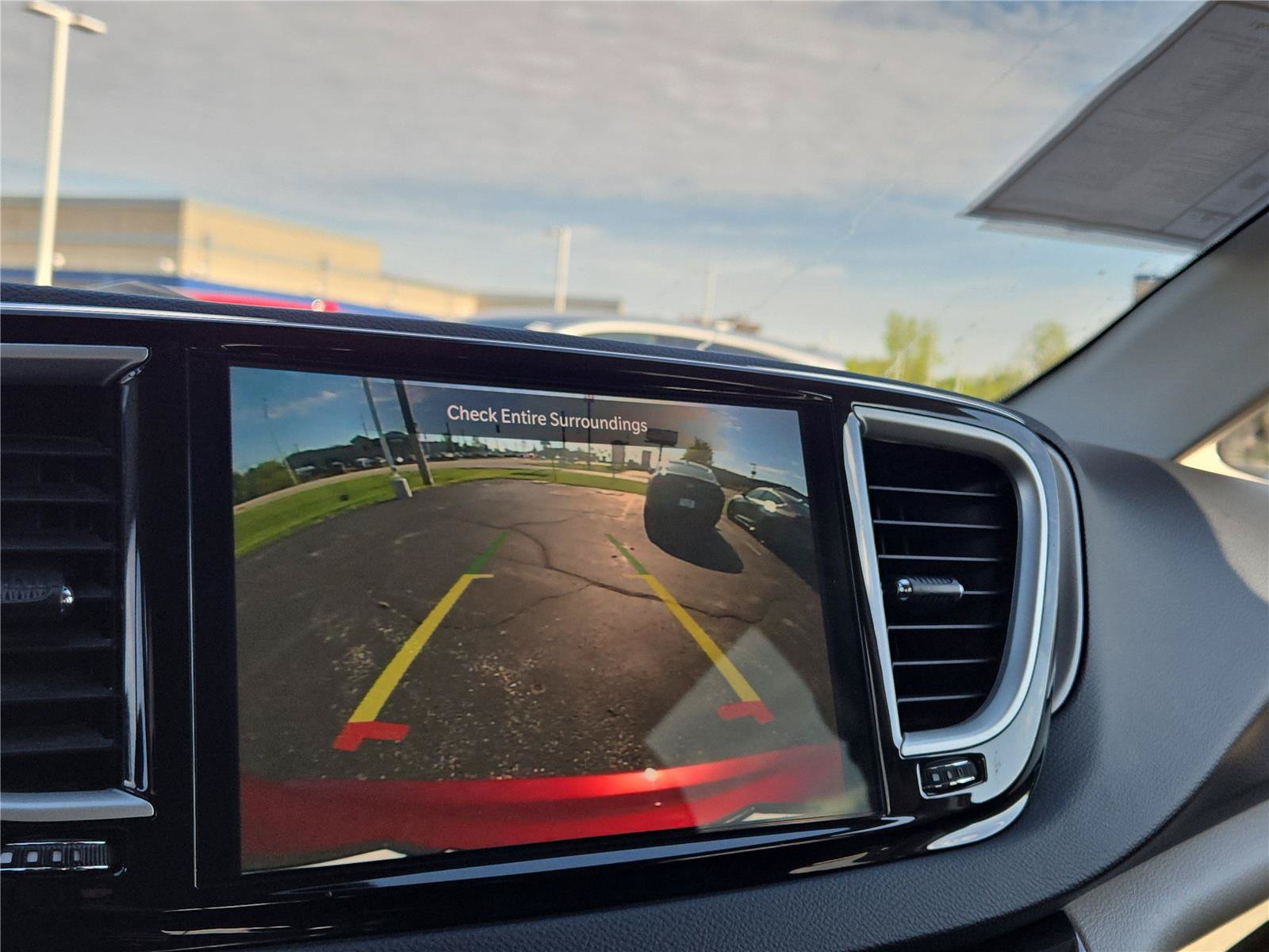 Used 2023 Chrysler Pacifica Touring-L FWD image 7