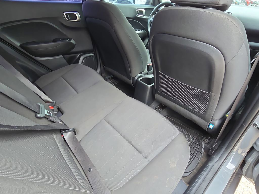 Used 2021 Hyundai Venue SE FWD image 11