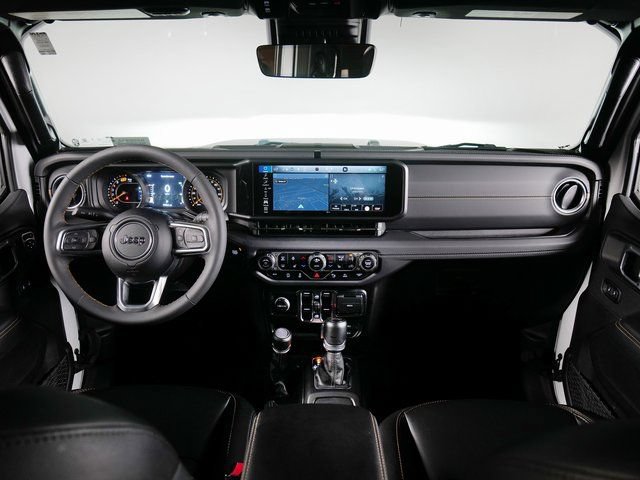 Used 2024 Jeep Wrangler Unlimited Sahara w/ Technology Group AWD/4WD image 4