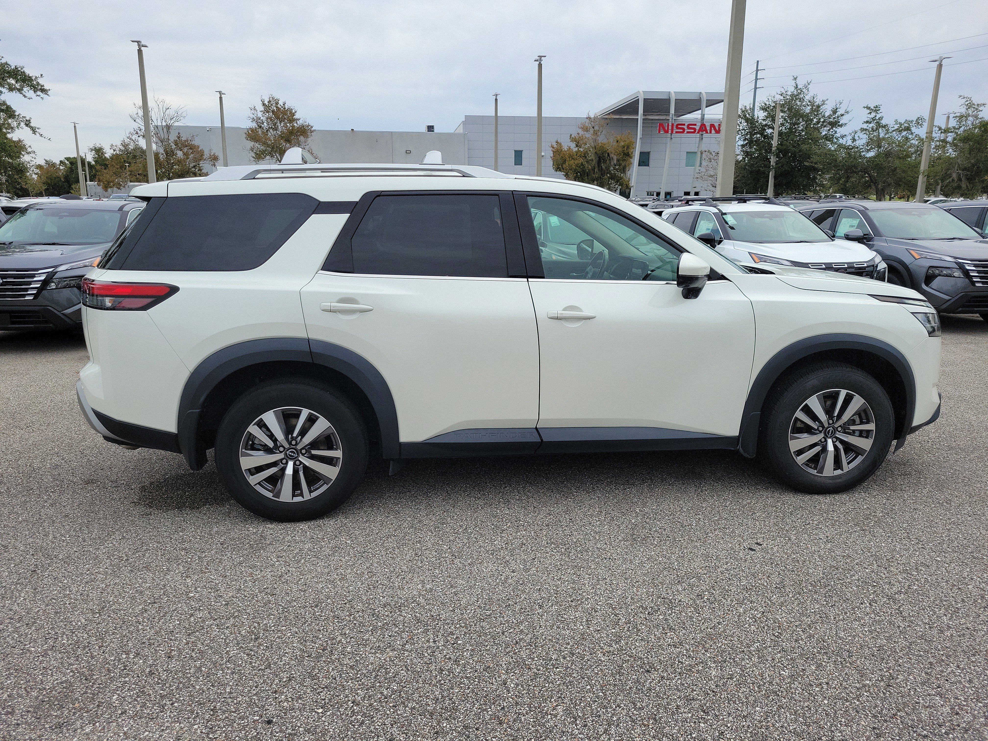 Certified 2023 Nissan Pathfinder SL w/ Cargo Package image 4
