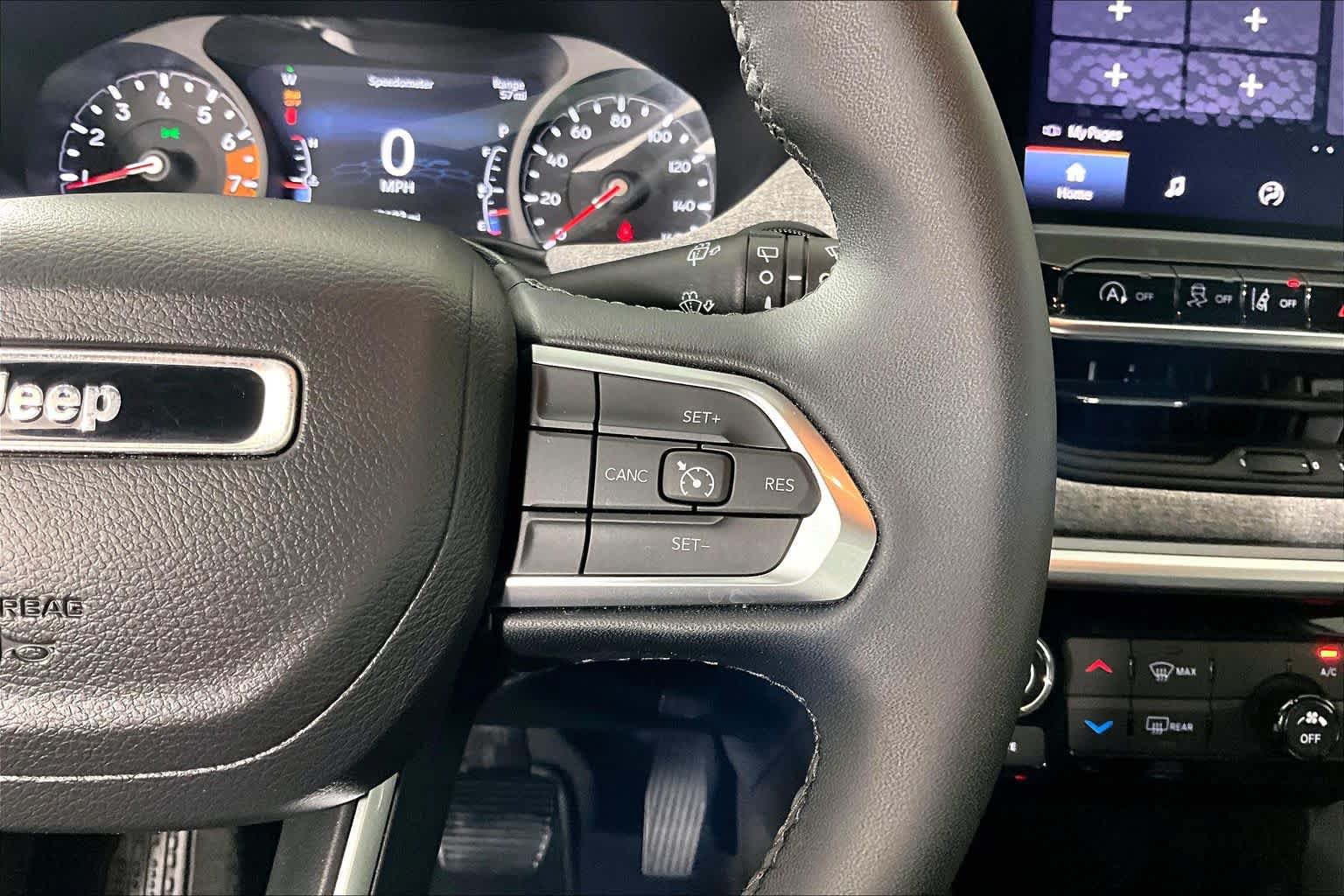 Used 2024 Jeep Compass Latitude AWD/4WD image 24
