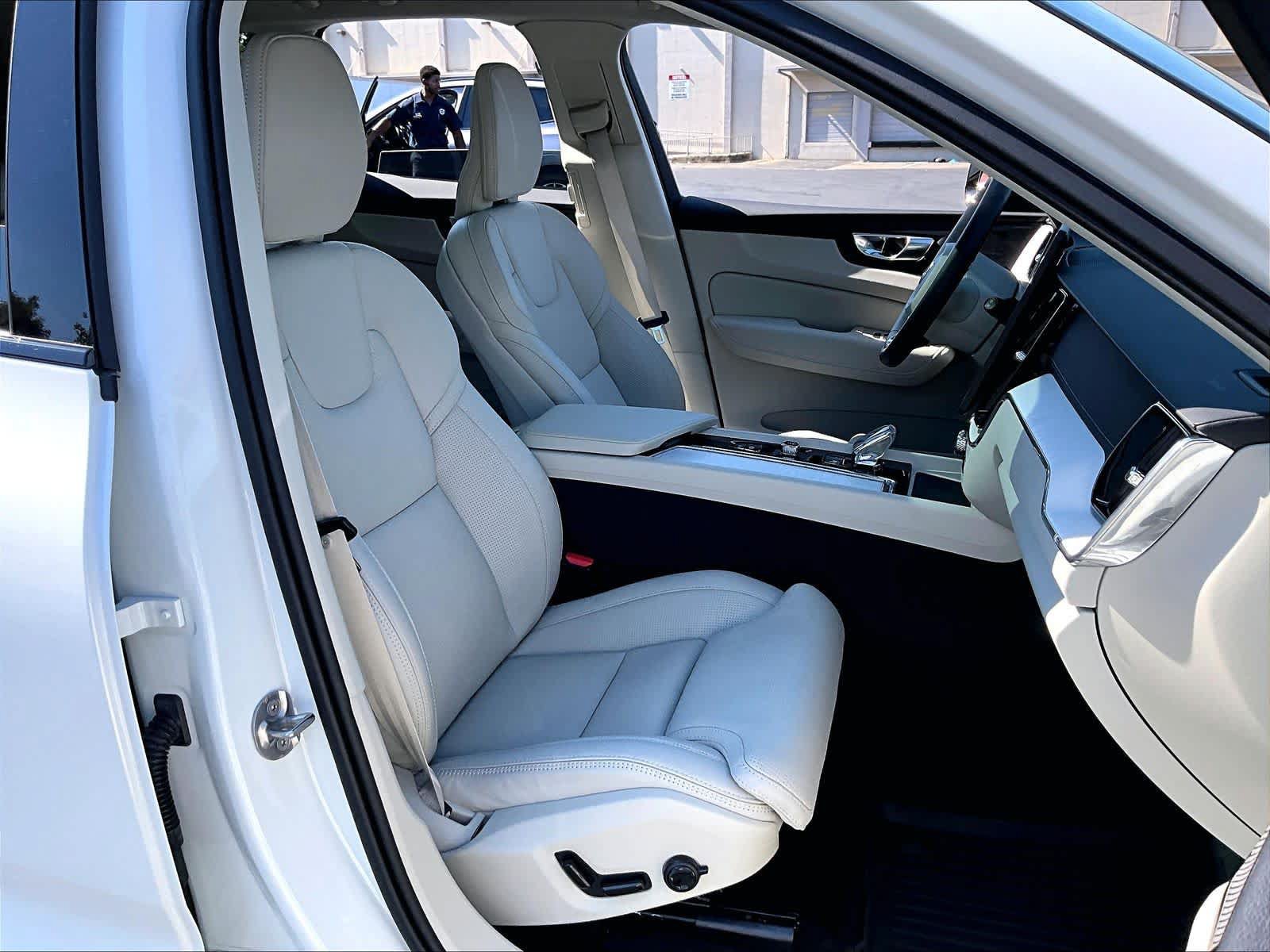 Used 2026 Volvo XC60 T8 Ultra w/ Protection Package Premier AWD/4WD image 10