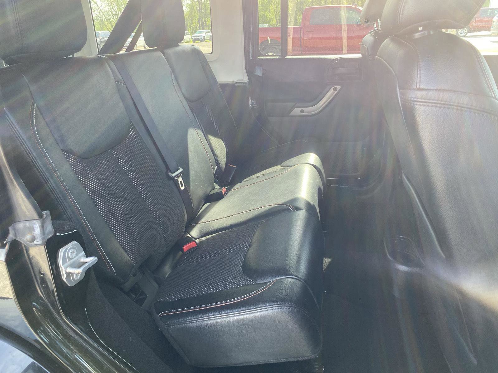 Used 2016 Jeep Wrangler Unlimited Sahara AWD/4WD image 31