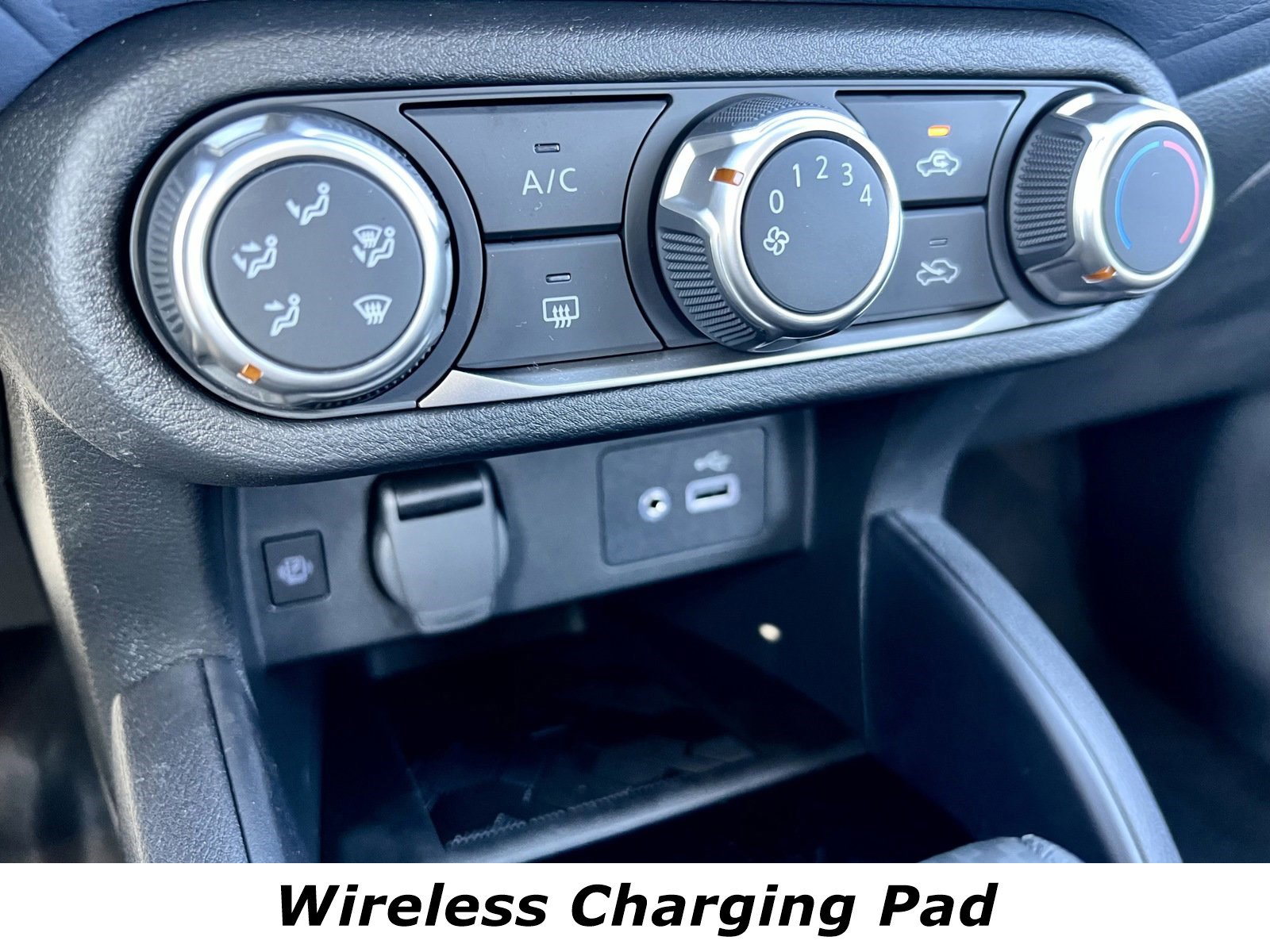 Used 2025 Nissan Versa SV w/ Trunk Package image 10