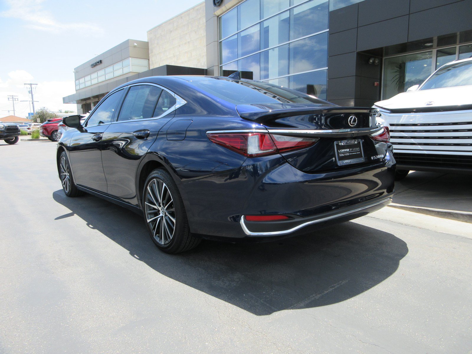 Used 2025 Lexus ES 300h w/ Premium Package FWD image 5