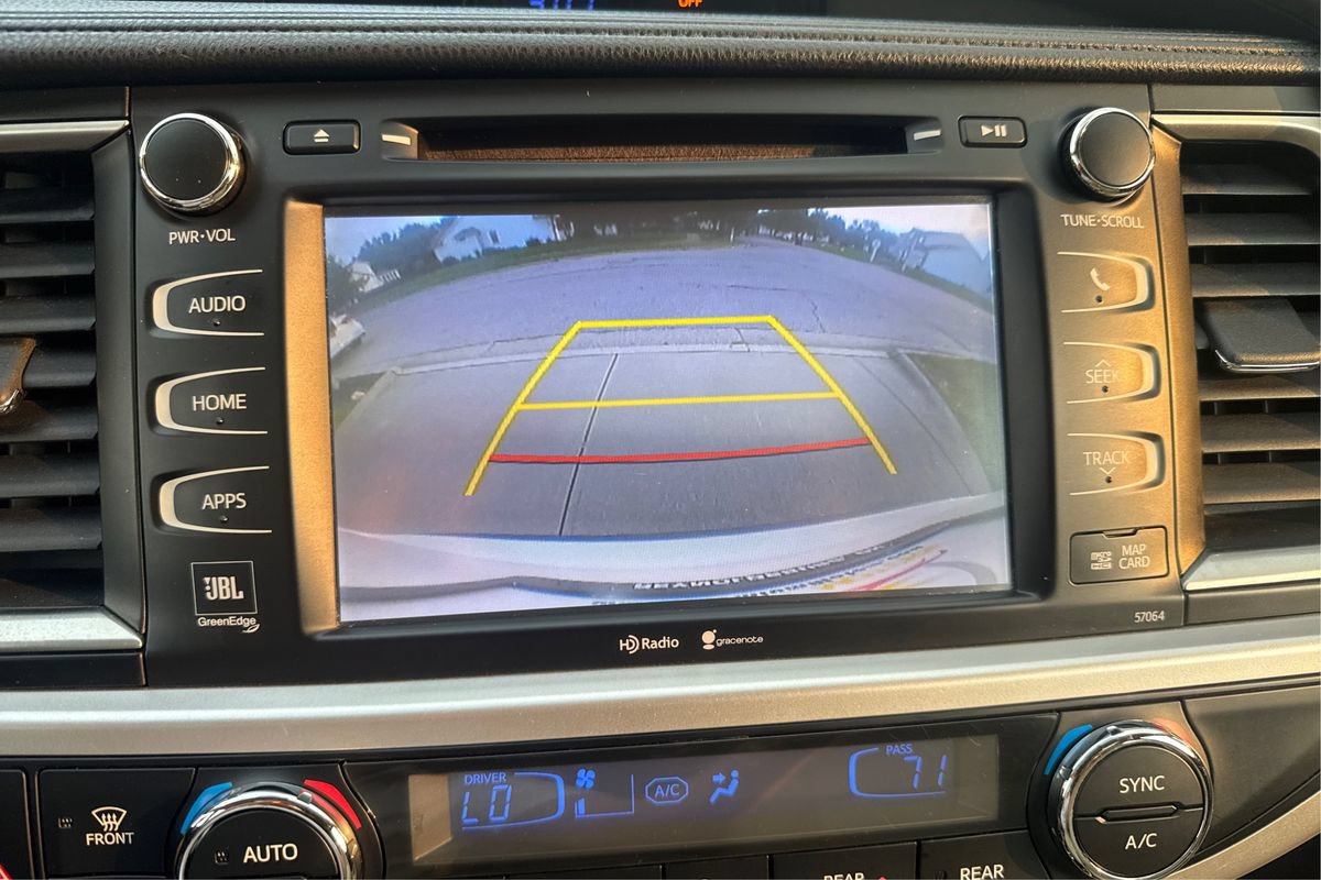 Used 2014 Toyota Highlander Limited FWD image 30