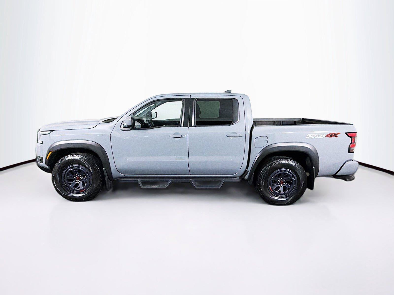 Used 2025 Nissan Frontier PRO-4X w/ Tow Package AWD/4WD image 8