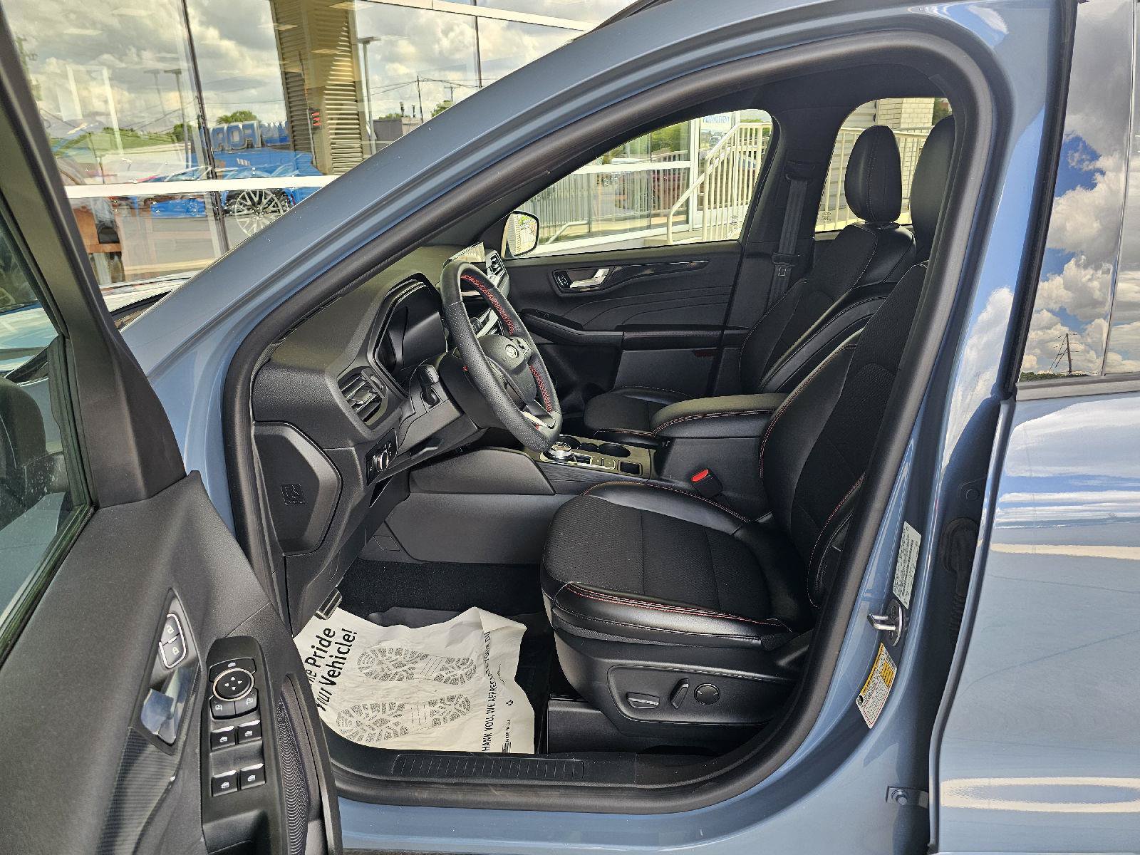 Used 2024 Ford Escape ST-Line w/ Tech Pack #1 AWD/4WD image 19