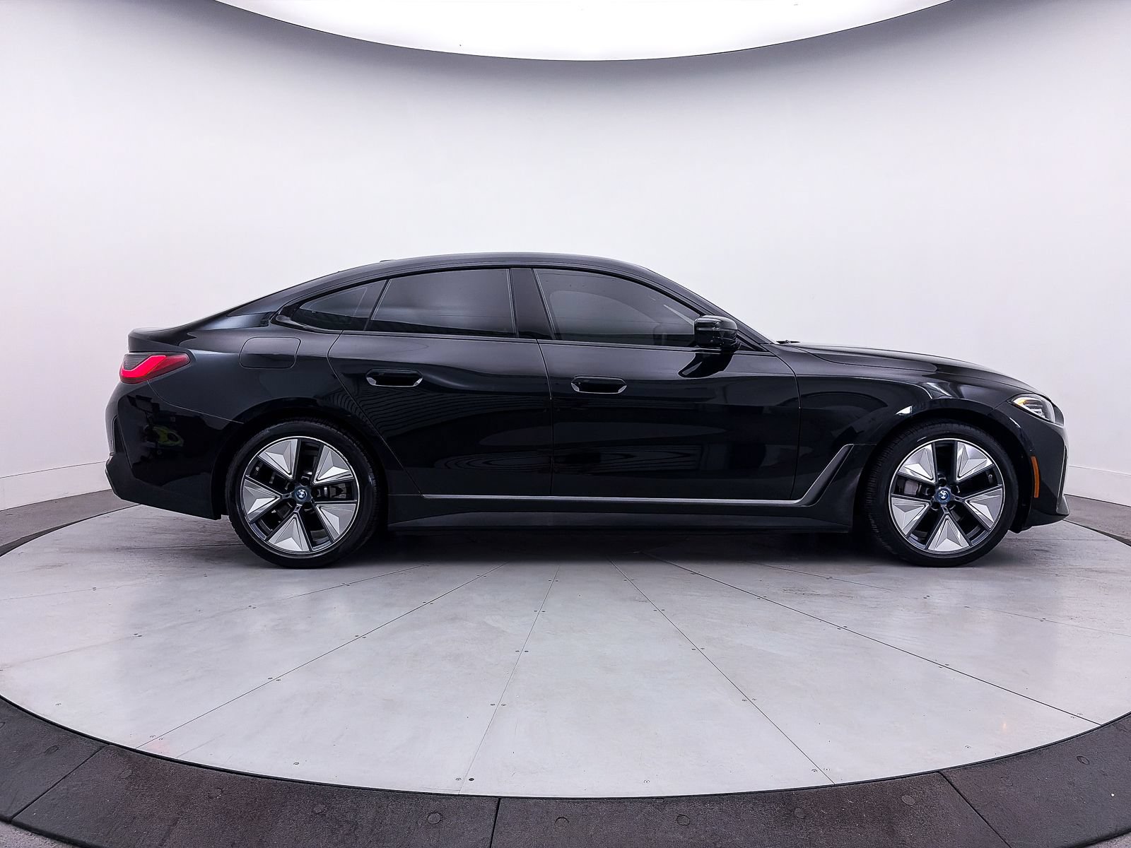 Used 2023 BMW i4 eDrive35 w/ Premium Package RWD image 43