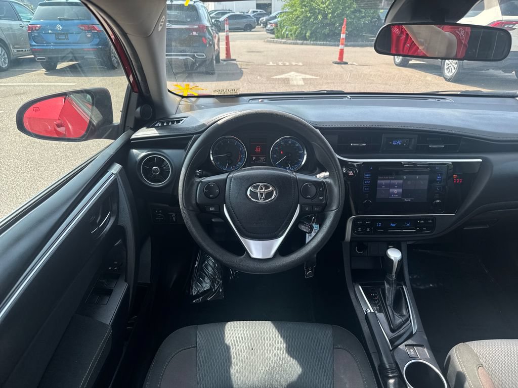 Used 2018 Toyota Corolla LE FWD image 11