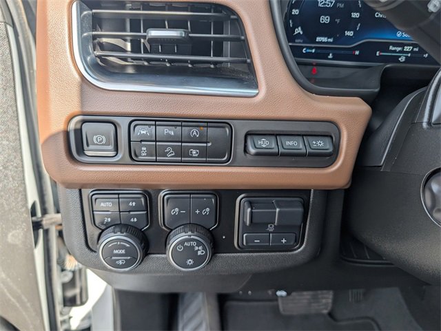 Used 2023 Chevrolet Suburban High Country image 17