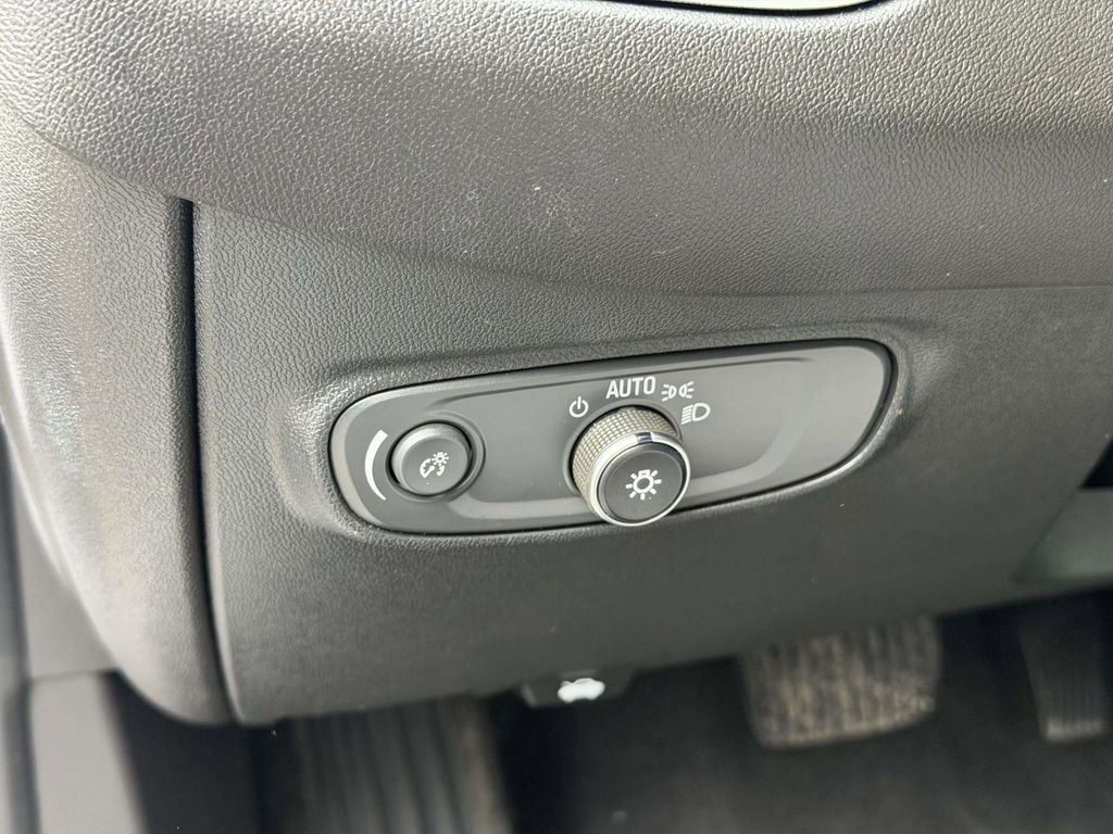 Used 2024 Chevrolet Equinox LT image 19