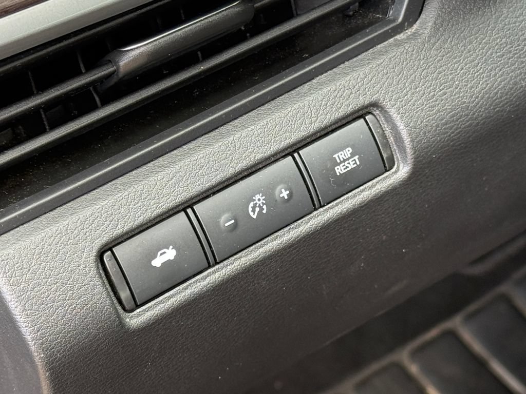 Used 2024 Nissan Altima 2.5 SV FWD image 18