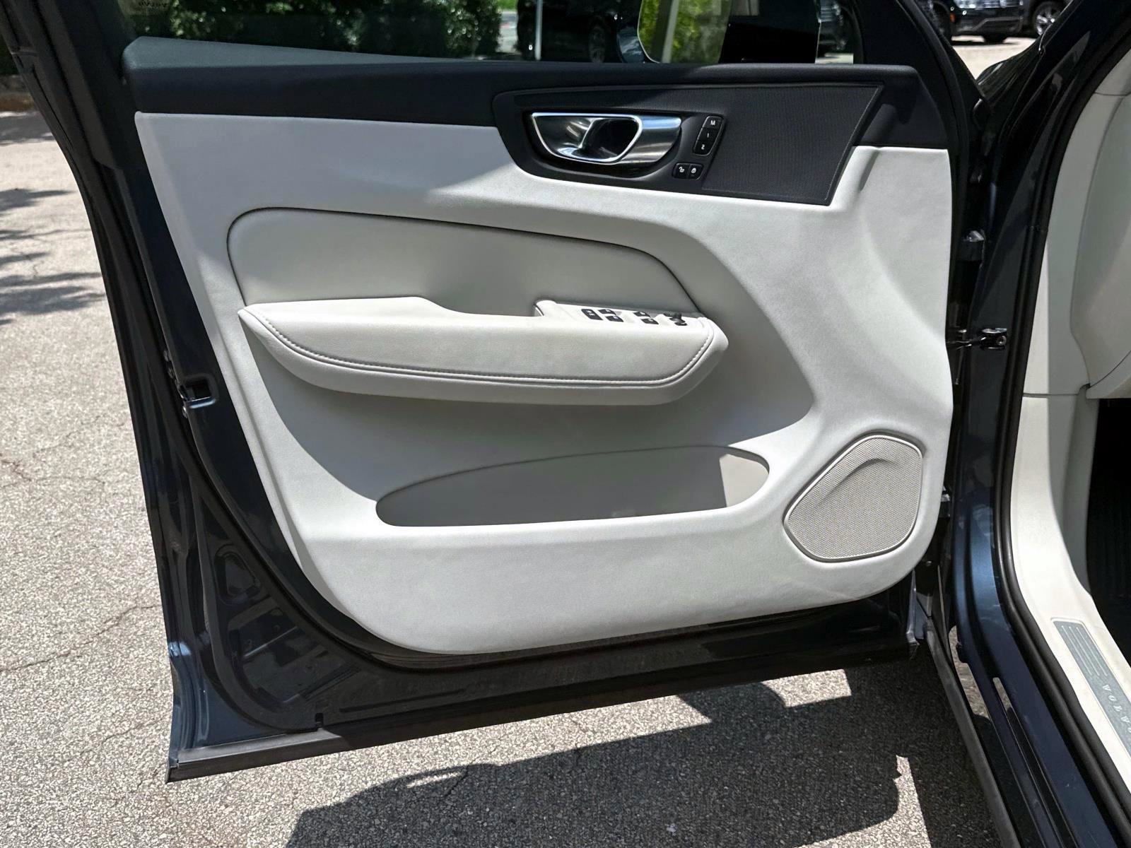 Certified 2024 Volvo XC60 B5 Plus image 17