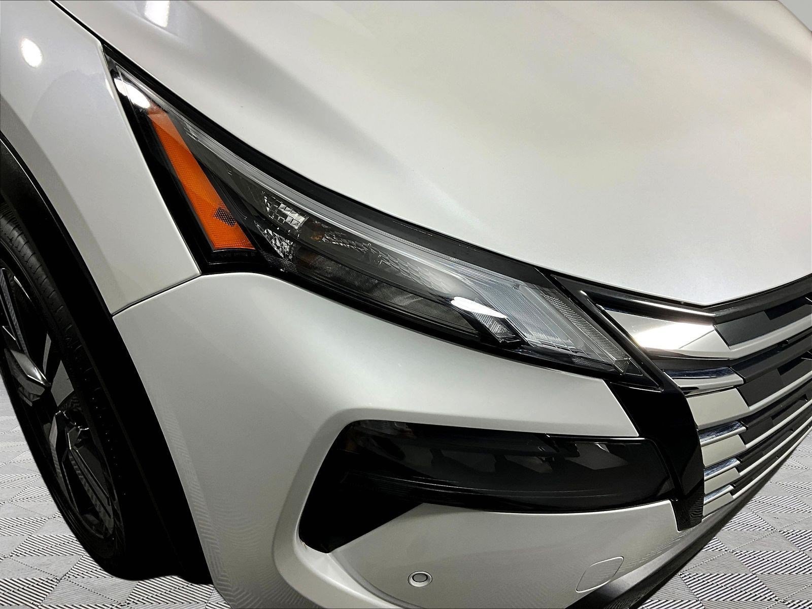 Certified 2025 Nissan Rogue SL AWD/4WD image 31