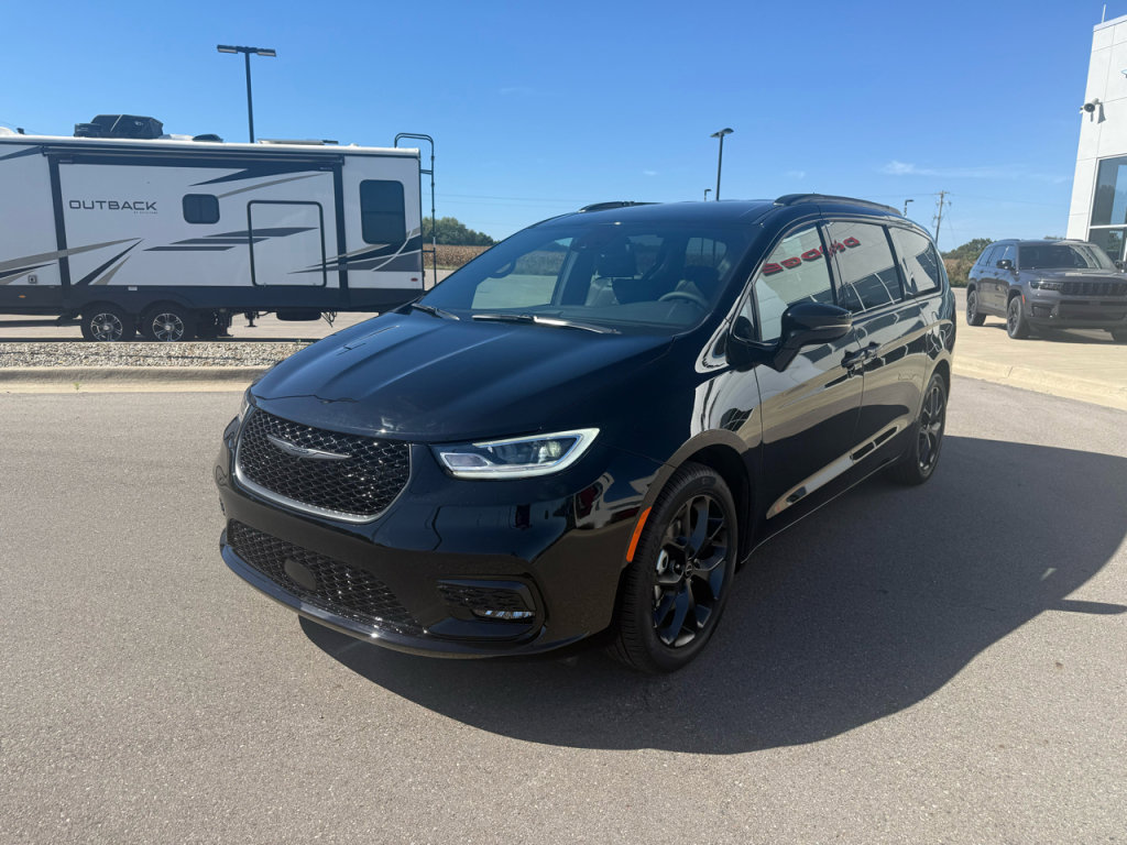 New 2026 Chrysler Pacifica Select image 8