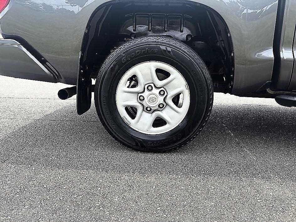 Used 2020 Toyota Tundra SR5 w/ SR5 Convenience Package AWD/4WD image 13
