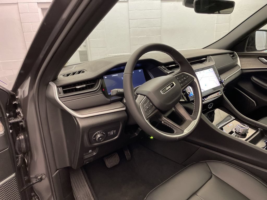 New 2026 Jeep Grand Cherokee Limited w/ Limited Altitude Package AWD/4WD image 15