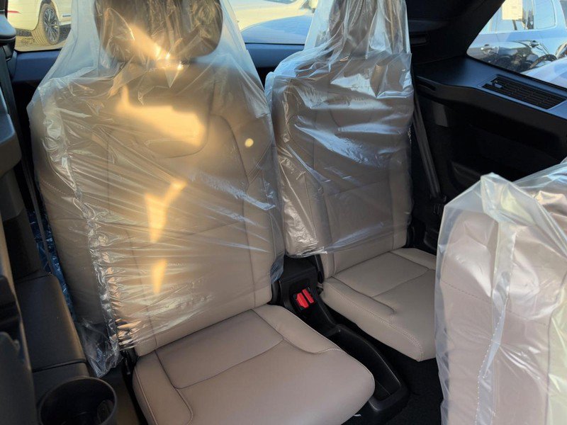 New 2026 Volvo XC90 B6 Plus w/ Protection Package Premier image 5