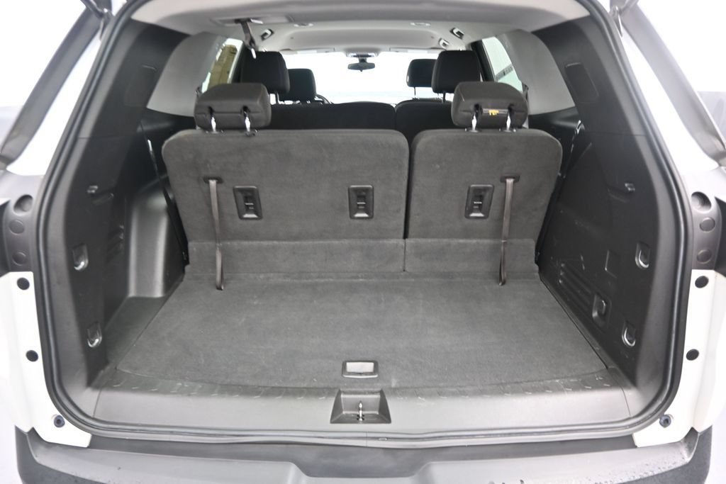 Used 2020 Chevrolet Traverse LS FWD image 14