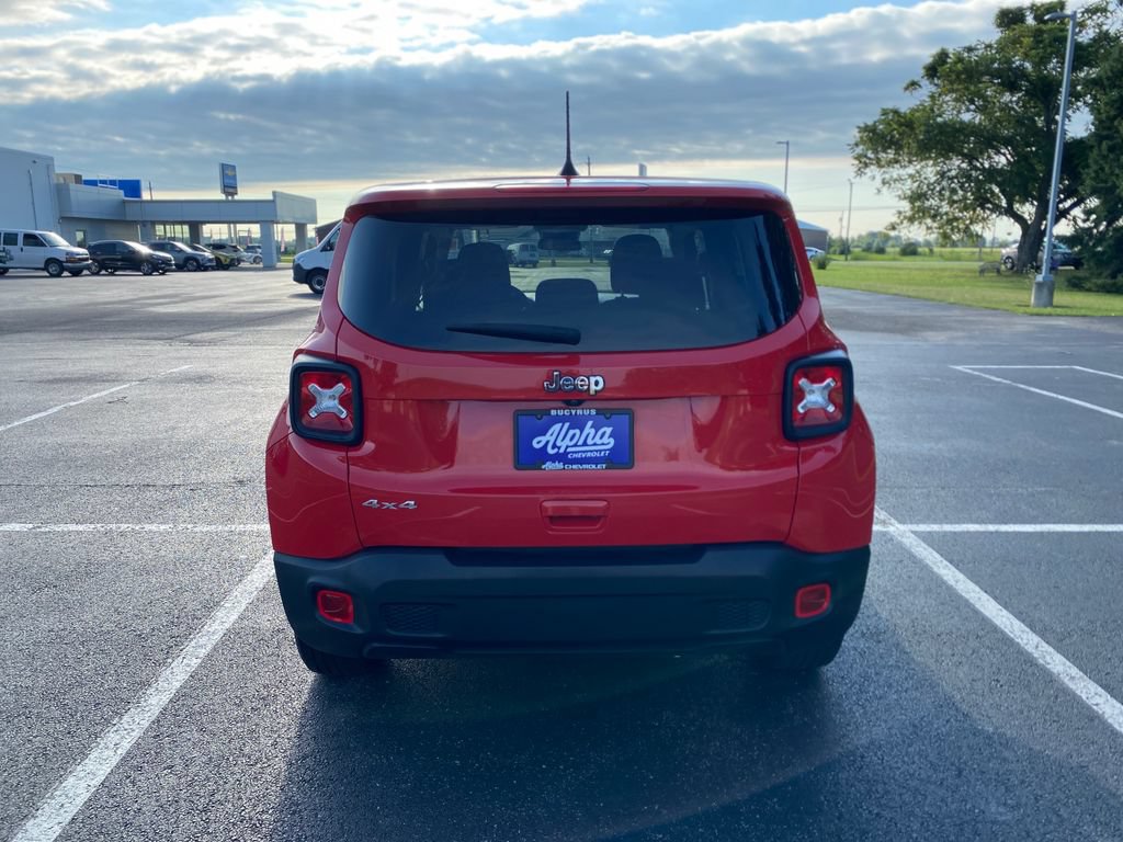 Used 2023 Jeep Renegade Latitude AWD/4WD image 6