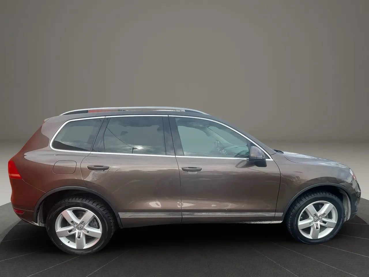 Used 2013 Volkswagen Touareg TDI image 8