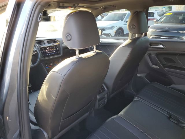 Used 2022 Volkswagen Tiguan SE R-Line image 10