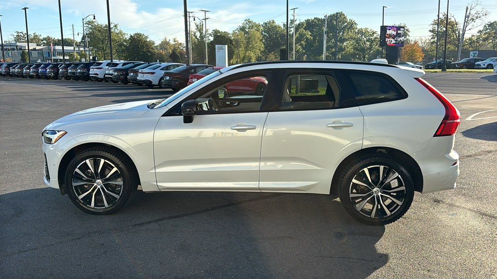 Certified 2024 Volvo XC60 B5 Plus w/ Protection Package Premier AWD/4WD image 3