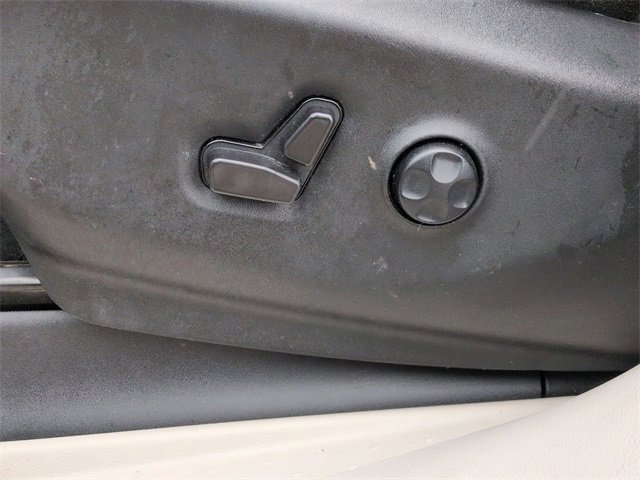 Certified 2024 Chrysler Pacifica Touring-L image 13