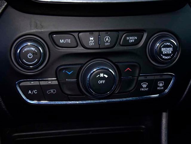 Used 2020 Jeep Cherokee Latitude w/ Cold Weather Group image 23