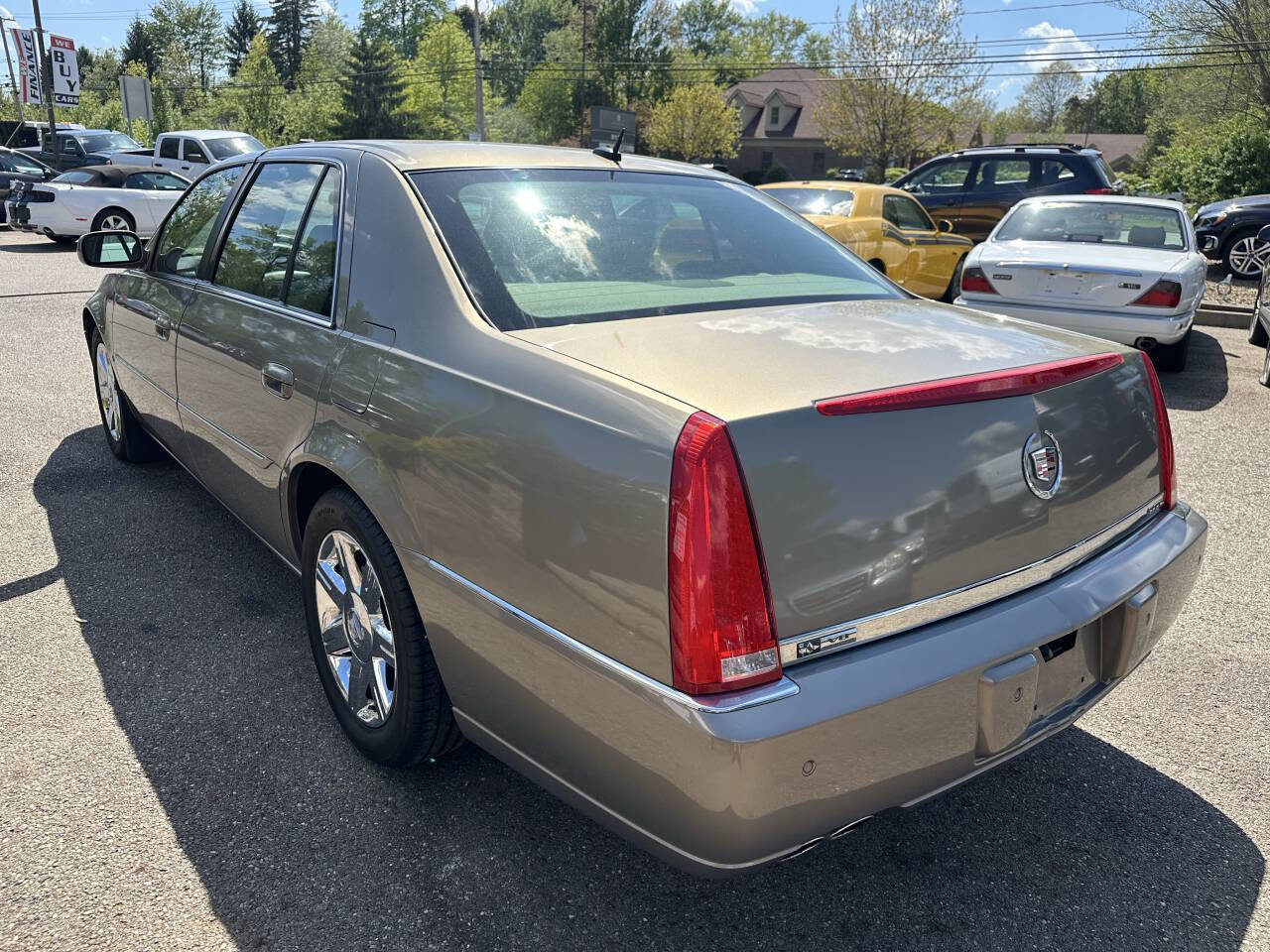 Used 2006 Cadillac DTS w/ Trunk Convenience Package FWD image 4