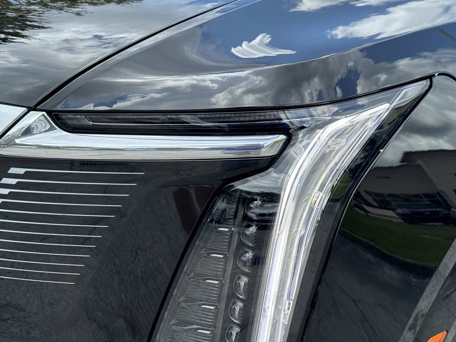 Certified 2025 Cadillac Escalade IQ Luxury 2 w/ LPO, Premium Carpet Package AWD/4WD image 9
