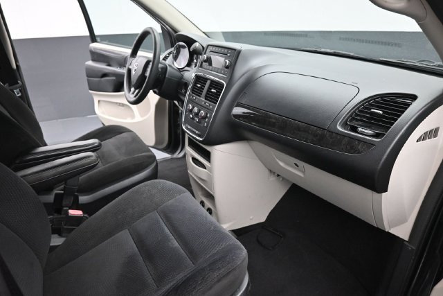 Used 2014 Dodge Grand Caravan SXT FWD image 26