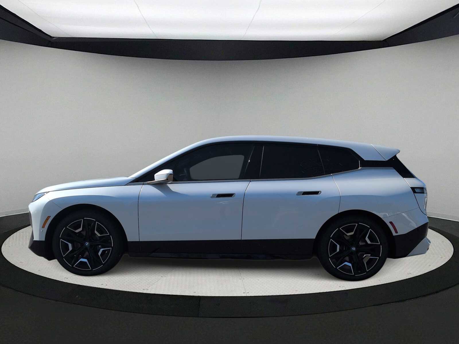 Used 2025 BMW iX M60 image 5