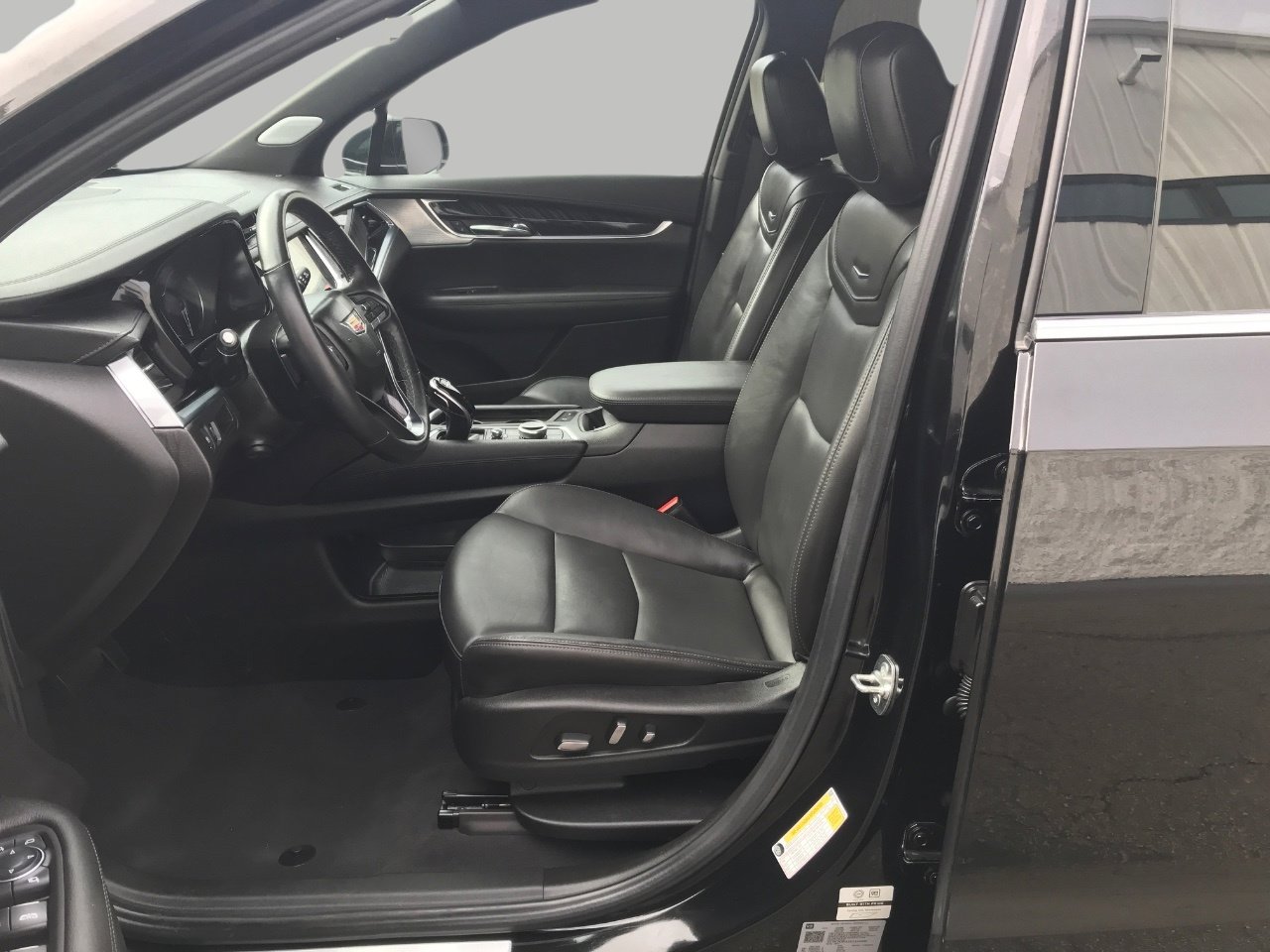 Certified 2025 Cadillac XT6 Premium Luxury image 8