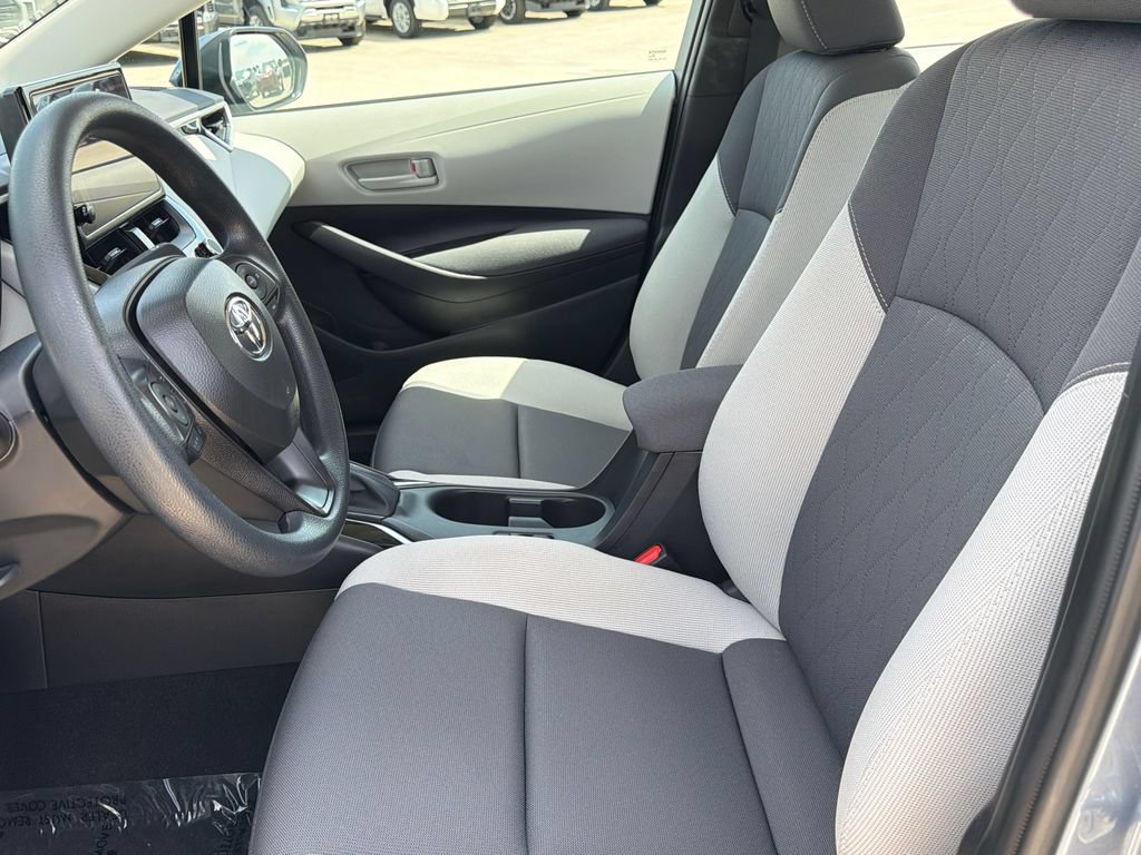 Used 2025 Toyota Corolla LE FWD image 21