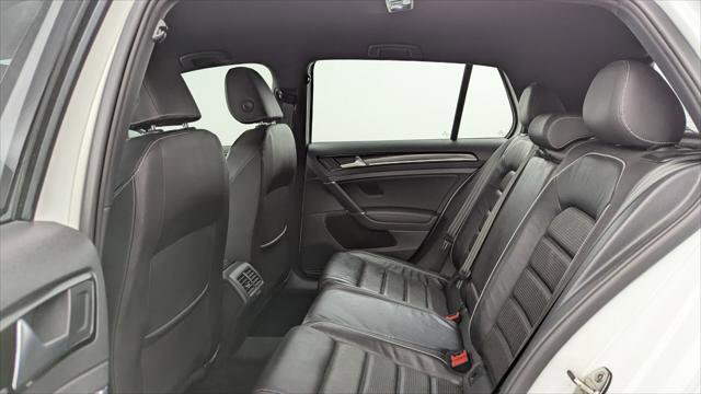 Used 2018 Volkswagen Golf R 4-Door AWD/4WD image 17