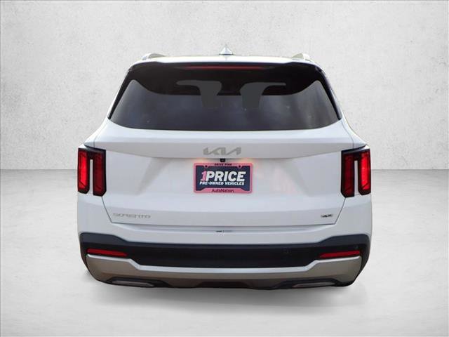 Used 2024 Kia Sorento S image 3
