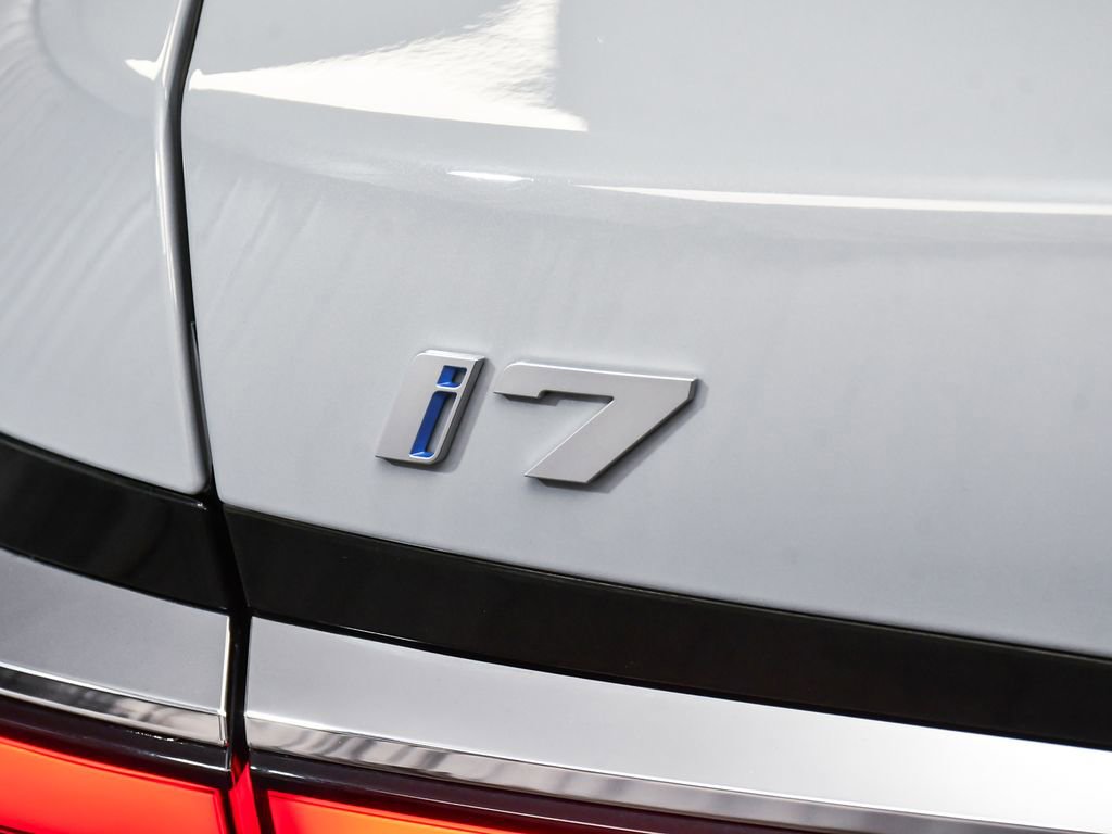 Used 2024 BMW i7 xDrive60 image 96