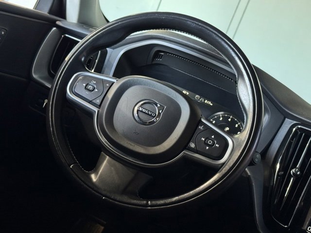 Used 2018 Volvo XC60 T5 Momentum w/ Convenience Package image 14