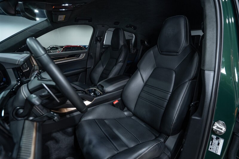 Used 2024 Porsche Cayenne Turbo GT AWD/4WD image 19