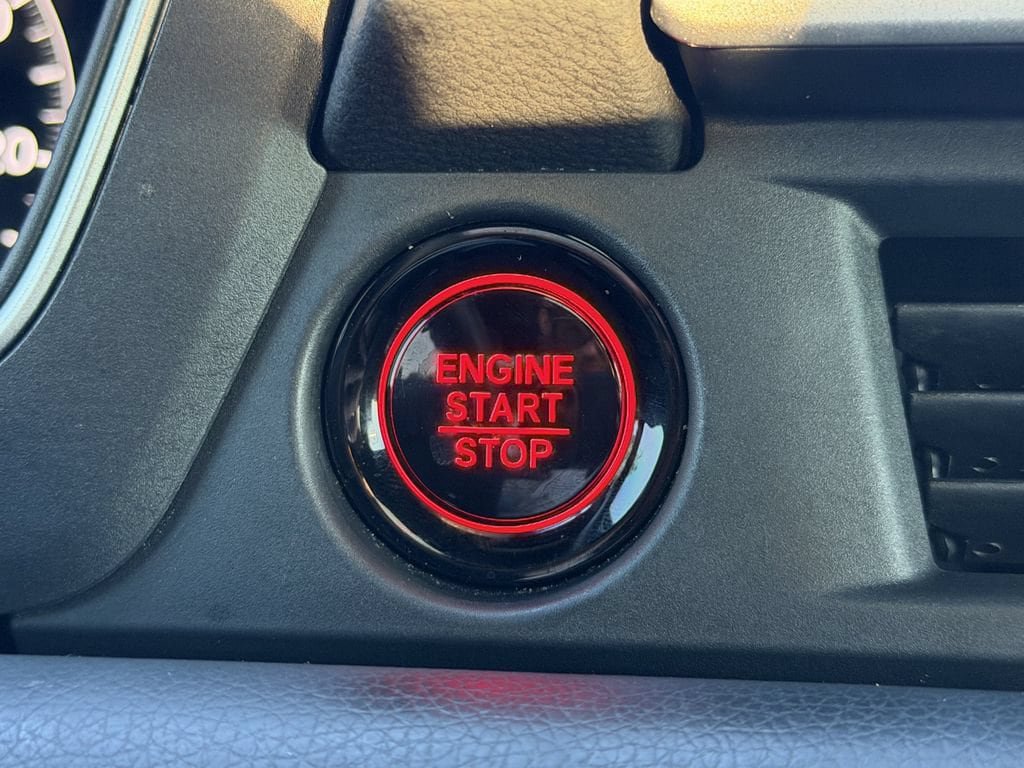 Used 2025 Honda Pilot Sport image 26